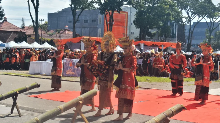 Mahyeldi Buka Alek Anak Nagari 2026 di Bukittinggi