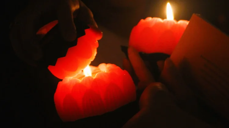 Prosesi Pelita Warnai Malam Waisak 2570 di Vihara Buddha Warman Padang