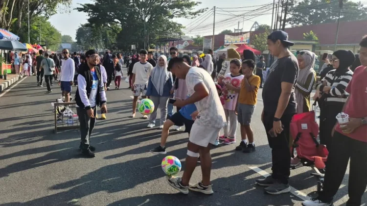 Fun Walk hingga Talkshow UMKM, Bola Gembira TVRI Semarak Warnai Car Free Day Padang