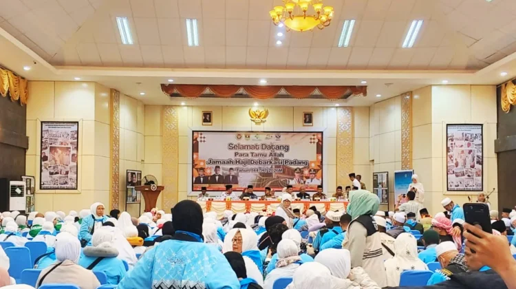 Kepulangan Jemaah Haji Kloter 11 Debarkasi Padang