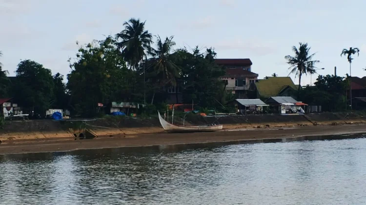 Perahu Nelayan Kerap Kandas akibat Pendangkalan Muaro Ulak Karang