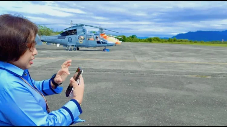 Liuk Jemari di Sela Gemuruh Baling-baling Helikopter TNI