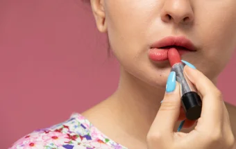 Tips Memakai Lipstik untuk Bibir Kering