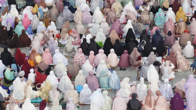 Suasana Khidmat dan Hangat Salat Idulfitri di Masjid Raya Mujahidin Pontianak