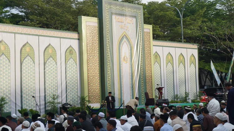 Suasana Khidmat dan Hangat Salat Idulfitri di Masjid Raya Mujahidin Pontianak