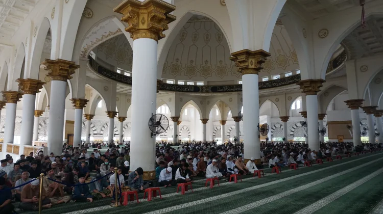 Suasana Khidmat dan Hangat Salat Idulfitri di Masjid Raya Mujahidin Pontianak