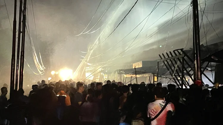 Potret Kebakaran Enam Rumah di Parwasal Pontianak Utara