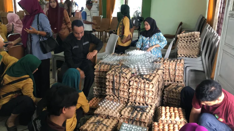 Warga Pontianak Utara Serbu Telur Murah