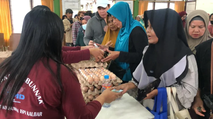 Warga Pontianak Utara Serbu Telur Murah