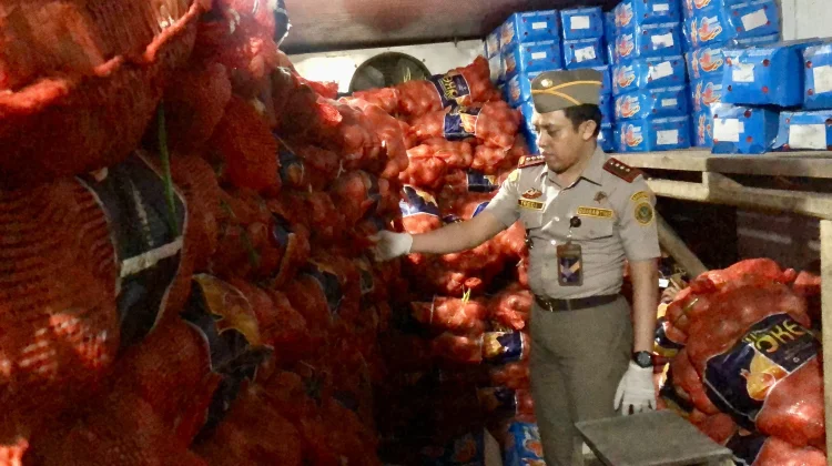 Potret Puluhan Ton Pangan Ilegal di Pontianak