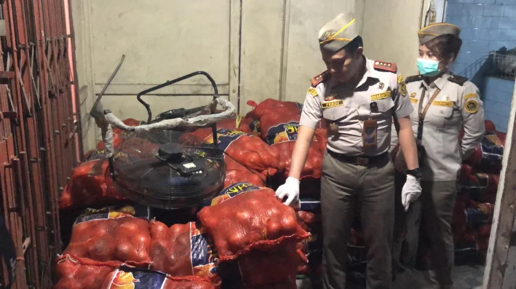 Potret Puluhan Ton Pangan Ilegal di Pontianak