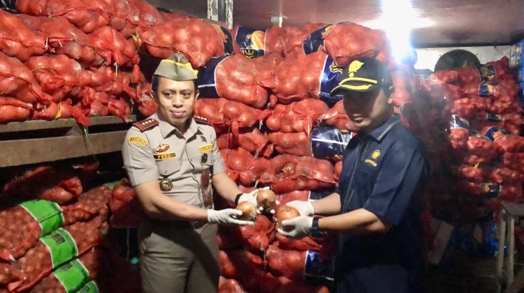 Potret Puluhan Ton Pangan Ilegal di Pontianak