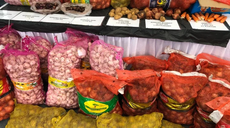 Penampakan Puluhan Ton Pangan Ilegal Dimusnahkan