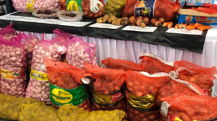 Penampakan Puluhan Ton Pangan Ilegal Dimusnahkan