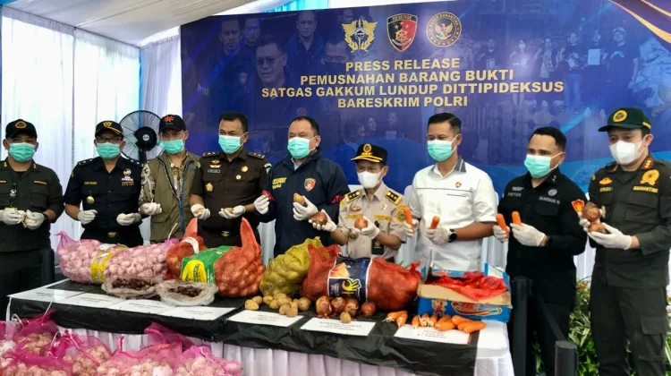Penampakan Puluhan Ton Pangan Ilegal Dimusnahkan