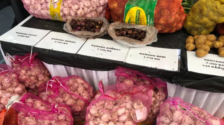 Penampakan Puluhan Ton Pangan Ilegal Dimusnahkan
