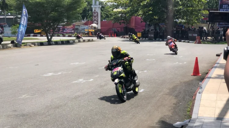 Ratusan Pebalap Ngaspal di Sirkuit Stadion SSA Pontianak pada Kejurprov Seri-1