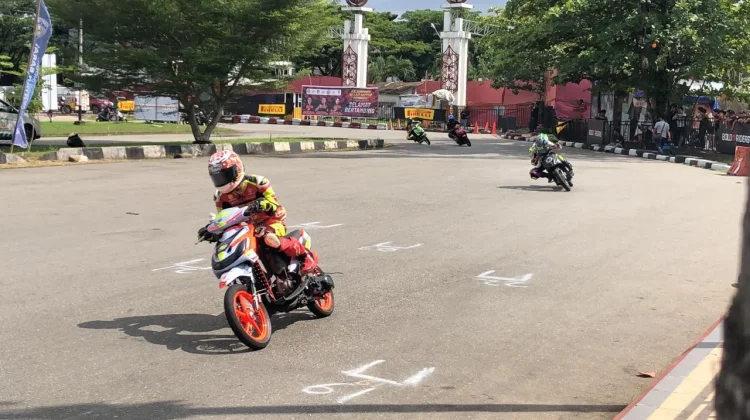 Ratusan Pebalap Ngaspal di Sirkuit Stadion SSA Pontianak pada Kejurprov Seri-1