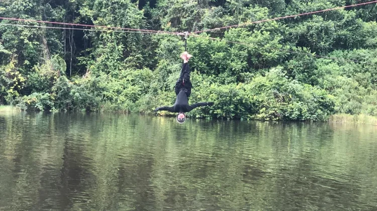 Potret Keseruan Bermain Flying Fox di Embong Parong Bukit Ambawang