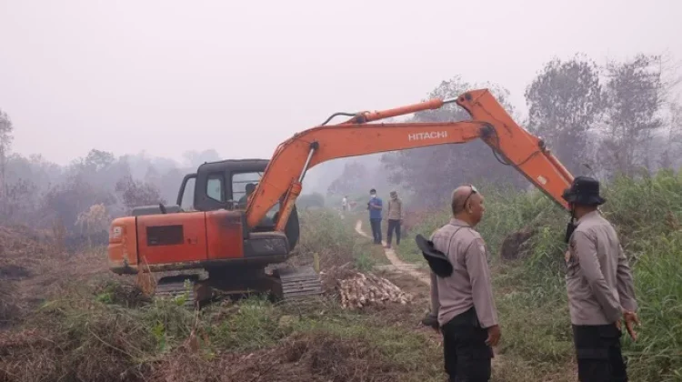 Ekskavator Mulai Gali Kantong Air untuk Penanganan Karhutla