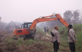 Ekskavator Mulai Gali Kantong Air untuk Penanganan Karhutla