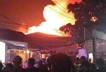 Potret Kebakaran Enam Rumah di Parwasal Pontianak Utara