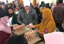 Warga Pontianak Utara Serbu Telur Murah