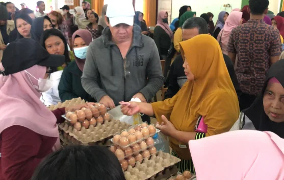 Warga Pontianak Utara Serbu Telur Murah