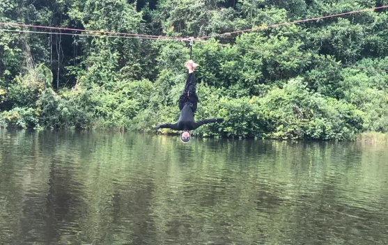 Potret Keseruan Bermain Flying Fox di Embong Parong Bukit Ambawang