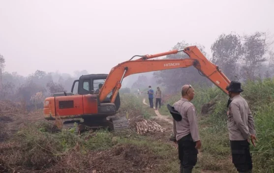 Ekskavator Mulai Gali Kantong Air untuk Penanganan Karhutla