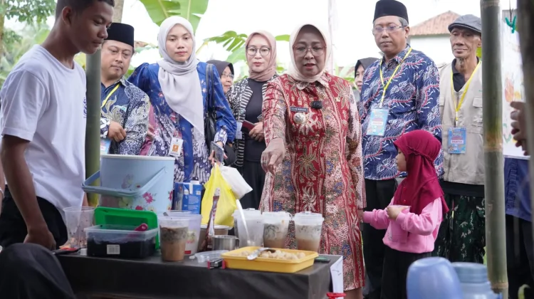 Kegiatan Bupati Kebumen Lilis di Pasar Sore Ramadan