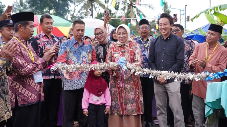 Kegiatan Bupati Kebumen Lilis di Pasar Sore Ramadan