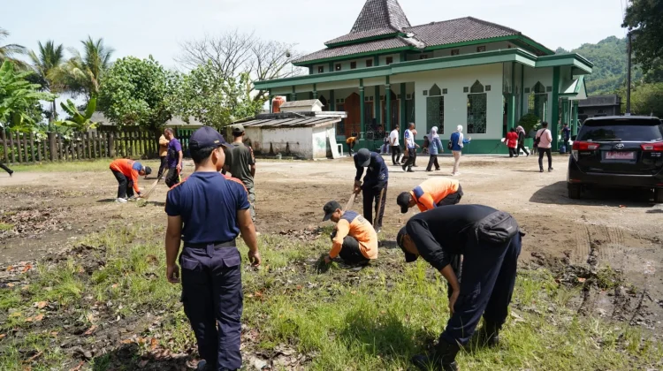 Kegiatan Peluncuran "Gerakan Bersih-Bersih Masjid" Pemkab Kebumen