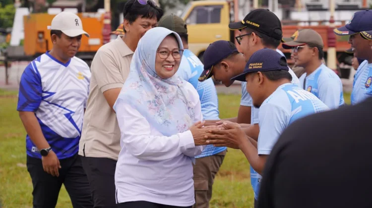 Kegiatan Jumat Bersih di Alun-alun Kebumen
