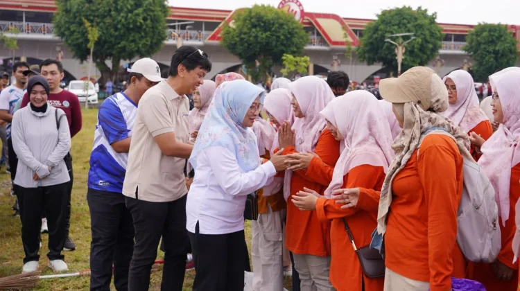 Kegiatan Jumat Bersih di Alun-alun Kebumen