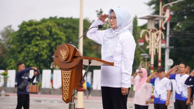 Kegiatan Jumat Bersih di Alun-alun Kebumen