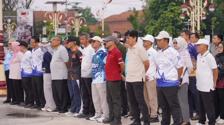 Kegiatan Jumat Bersih di Alun-alun Kebumen