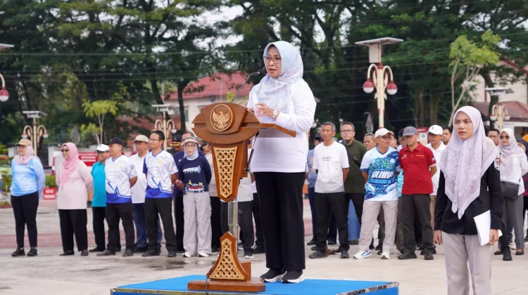 Kegiatan Jumat Bersih di Alun-alun Kebumen