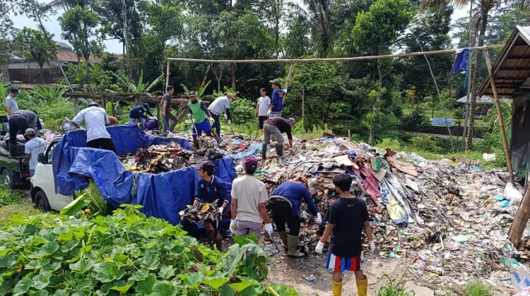 Gerakan Bersih dan Pemilahan Sampah Digelar di Karangsalam Lor