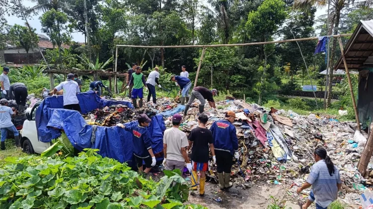 Gerakan Bersih dan Pemilahan Sampah Digelar di Karangsalam Lor