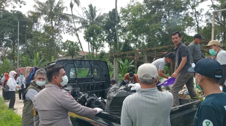 Gerakan Bersih dan Pemilahan Sampah Digelar di Karangsalam Lor