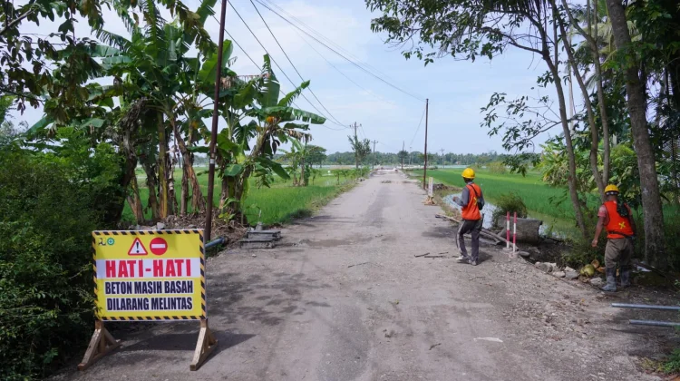 Bupati Kebumen Lilis Nuryani Cek Kondisi Lapangan Perbaikan Jalan dan Jembatan