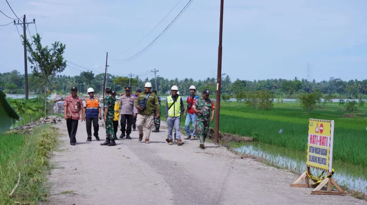 Bupati Kebumen Lilis Nuryani Cek Kondisi Lapangan Perbaikan Jalan dan Jembatan