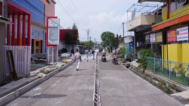 Bupati Kebumen Lilis Nuryani Cek Kondisi Lapangan Perbaikan Jalan dan Jembatan