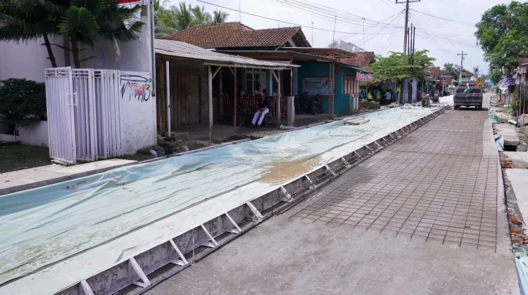 Bupati Kebumen Lilis Nuryani Cek Kondisi Lapangan Perbaikan Jalan dan Jembatan
