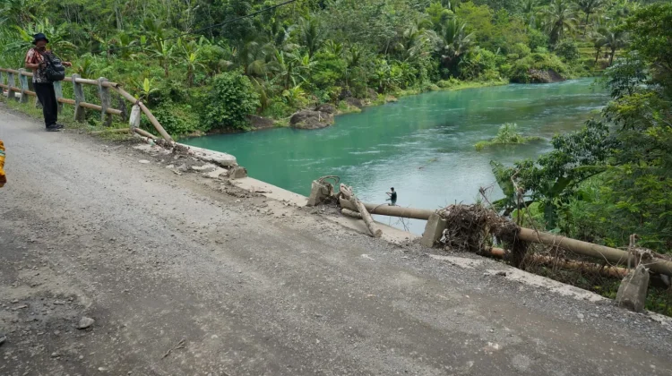 Bupati Kebumen Lilis Nuryani Cek Kondisi Lapangan Perbaikan Jalan dan Jembatan