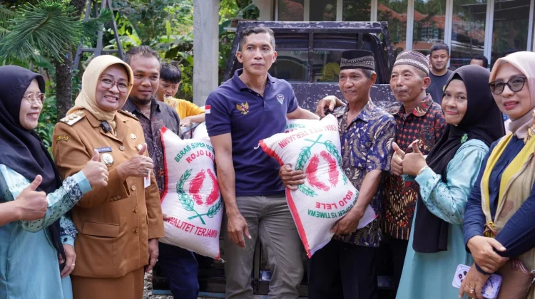 Kegiatan Bupati Kebumen Salurkan Hewan Kurban