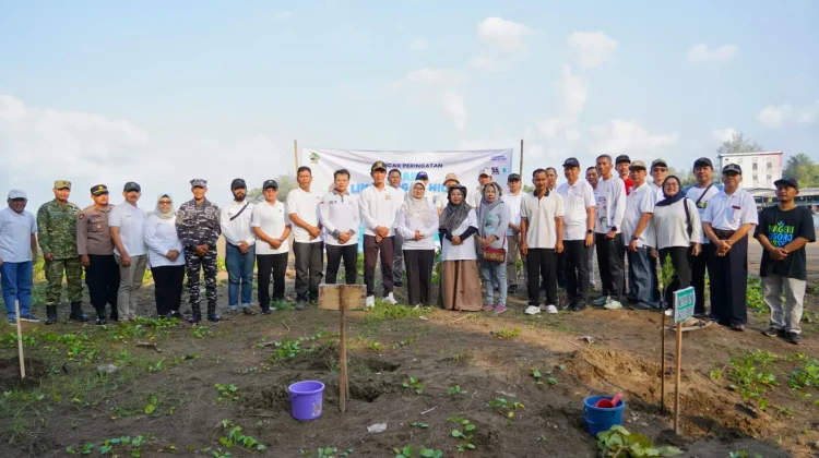 Bupati Lilis Lakukan Kegiatan Penanaman Pohon di Kabupaten Kebumen