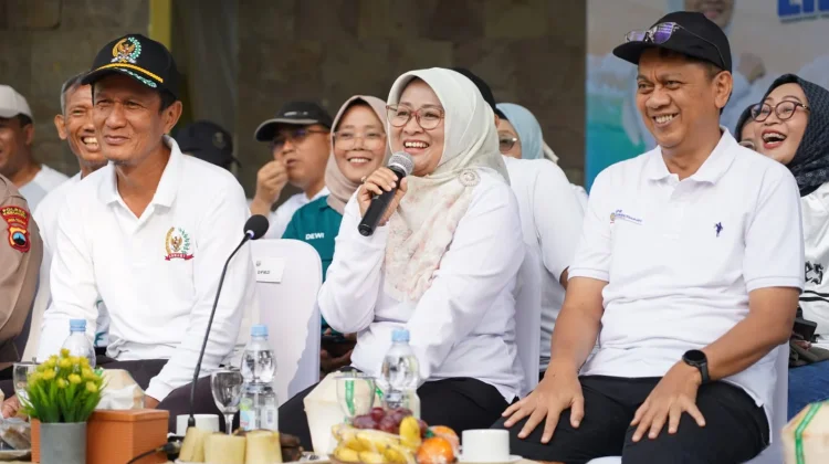 Bupati Lilis Lakukan Kegiatan Penanaman Pohon di Kabupaten Kebumen