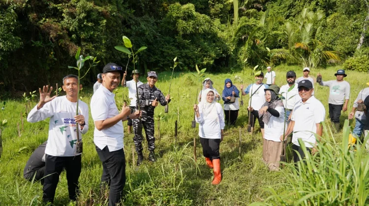 Bupati Lilis Lakukan Kegiatan Penanaman Pohon di Kabupaten Kebumen